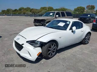 2021 Mazda MX-5 Miata Grand Touring z VIN JM1NDAM75M0450871, wystawiony jako IAAI lot #42060495 z przebiegiem 48 670 mil mil oraz . Historia ofert i sprzedaży dostępna na DreamBid. Obrazek 2.