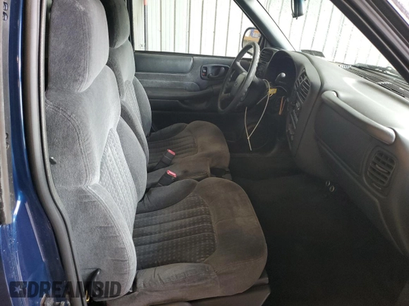 2001 Chevrolet S-10 LS with VIN 1GCCS19561K159493, listed as a Copart auction lot 55622415 with 86,979 mi miles and Salvage Title. Bid and sale history available at DreamBid. Image 10.