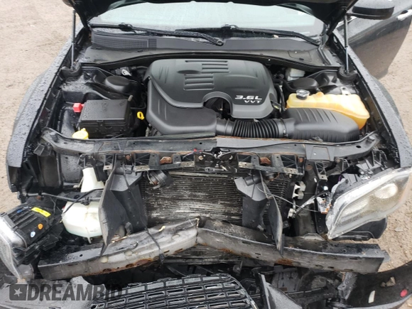 2012 Chrysler 300 S z VIN 2C3CCABG0CH306995, wystawiony jako Copart lot #58811675 z przebiegiem 127 498 mil mil oraz Szkoda całkowita • Salvage title. Historia ofert i sprzedaży dostępna na DreamBid. Obrazek 11.