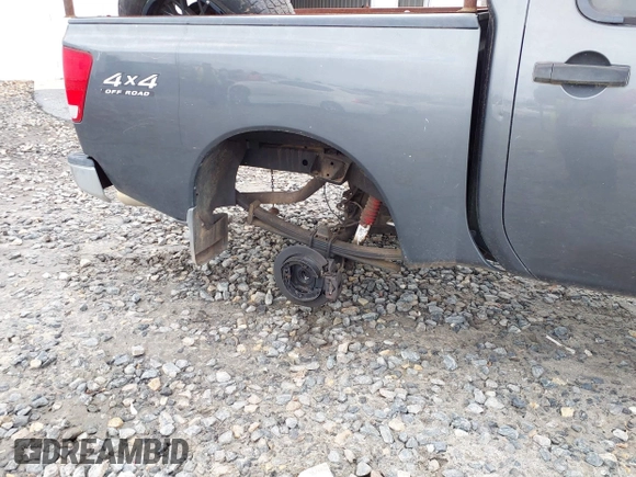 2005 Nissan Titan SE with VIN 1N6AA07BX5N502188, listed as a IAAI auction lot 41458002 with 207,154 mi miles. Bid and sale history available at carsss.com. Image 12.