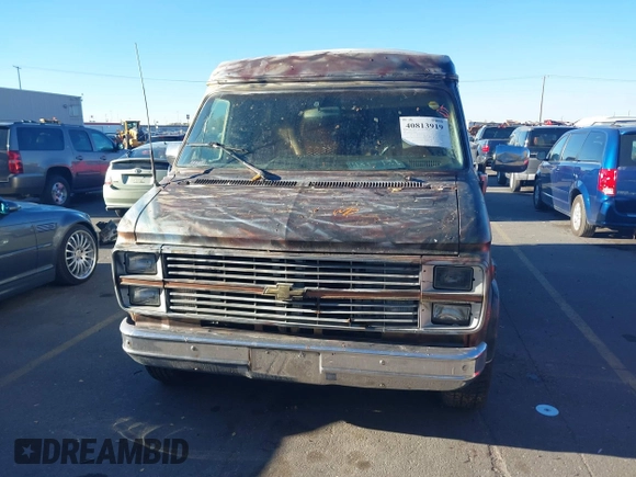 1984 Chevrolet Chevy Van z VIN 1GBEG25H7E7200890, wystawiony jako IAAI lot #40813919 z przebiegiem 17 719 mil mil oraz . Historia ofert i sprzedaży dostępna na DreamBid. Obrazek 6.
