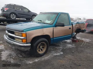 1997 Chevrolet C/K 1500 with VIN 1GCEC14R2VZ125337, listed as a IAAI auction lot 41522898 with 215,249 mi miles. Bid and sale history available at carsss.com. Image 17.