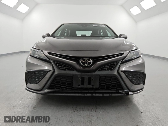 2022 Toyota Camry SE z VIN 4T1G11AK5NU686954, wystawiony jako Copart lot #59572575 z przebiegiem 115 123 mil mil oraz Czysty tytuł • Clean title. Historia ofert i sprzedaży dostępna na DreamBid. Obrazek 5.