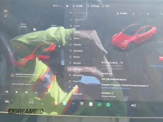 2022 Tesla Model Y Long Range z VIN 7SAYGDEE1NF385414, wystawiony jako IAAI lot #41660542 z przebiegiem 54 075 mil mil oraz . Historia ofert i sprzedaży dostępna na DreamBid. Obrazek 7.
