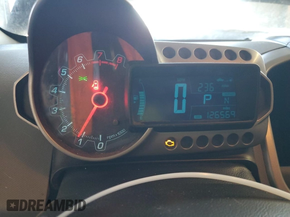 2015 Chevrolet Sonic LT z VIN 1G1JC5SH0F4191697, wystawiony jako Copart lot #88711955 z przebiegiem 126 569 mil mil oraz Szkoda całkowita • Salvage title. Historia ofert i sprzedaży dostępna na DreamBid. Obrazek 9.
