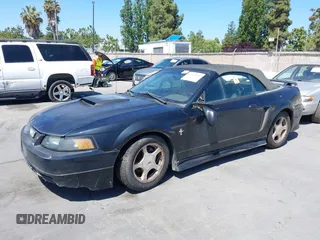 2001 Ford Mustang Deluxe с VIN 1FAFP44431F236463, выставлен на аукционе IAAI как лот 42533132 с пробегом Не указан миль и . История ставок и продаж доступна на DreamBid. Изображение 2.
