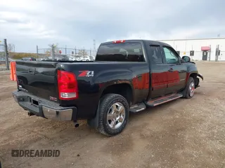 2012 GMC Sierra 1500 SLT z VIN 1GTR2WE71CZ337710, wystawiony jako IAAI lot #40658228 z przebiegiem 105 781 mil mil oraz . Historia ofert i sprzedaży dostępna na DreamBid. Obrazek 4.