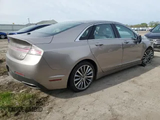 2018 Lincoln MKZ Select z VIN 3LN6L5D90JR628225, wystawiony jako Copart lot #54855245 z przebiegiem 56 292 mil mil oraz Szkody całkowita. Historia ofert i sprzedaży dostępna na DreamBid. Obrazek 3.