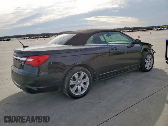 2011 Chrysler 200 Touring z VIN 1C3BC2EG6BN620492, wystawiony jako Copart lot #46485555 z przebiegiem 63 345 mil mil oraz Szkoda całkowita • Salvage title. Historia ofert i sprzedaży dostępna na DreamBid. Obrazek 3.