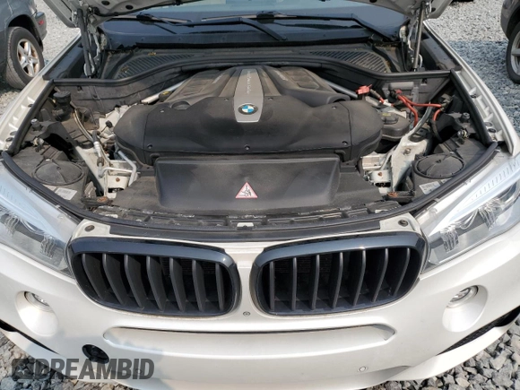 2015 BMW X5 xDrive50i z VIN 5UXKR6C5XF0J77462, wystawiony jako Copart lot #58912895 z przebiegiem 100 086 mil mil oraz Czysty tytuł • Clean title. Historia ofert i sprzedaży dostępna na DreamBid. Obrazek 12.