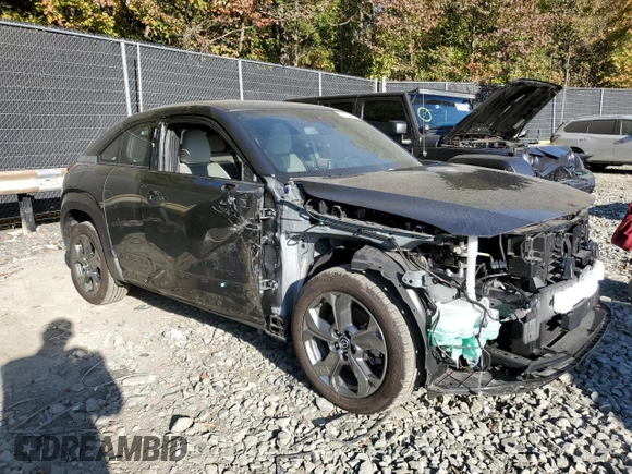 2023 Mazda MX-30 Premium Plus z VIN JM1DRADBXP0200211, wystawiony jako Copart lot #77109834 z przebiegiem 10 778 mil mil oraz Szkody całkowita. Historia ofert i sprzedaży dostępna na DreamBid. Obrazek 4.