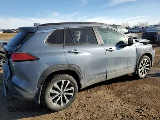 2022 Toyota Corolla Cross XLE z VIN 7MUDAABG5NV034976, wystawiony jako Copart lot #42742615 z przebiegiem 24 642 mil mil oraz Szkoda całkowita • Salvage title. Historia ofert i sprzedaży dostępna na DreamBid. Obrazek 3.