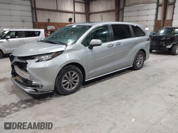 2021 Toyota Sienna XLE with VIN 5TDYRKEC8MS012536, listed as a IAAI auction lot 41690219 with 86,823 mi miles. Bid and sale history available at carsss.com. Image 17.