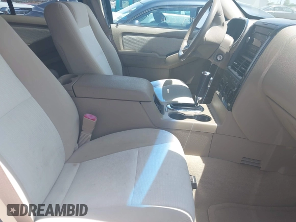 2010 Ford Explorer z VIN 1FMEU7D88AUB13090, wystawiony jako IAAI lot #42364672 z przebiegiem 158 973 mil mil oraz . Historia ofert i sprzedaży dostępna na DreamBid. Obrazek 5.