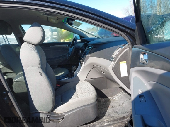 2014 Hyundai Sonata Hybrid Limited with VIN KMHEC4A46EA110201, listed as a IAAI auction lot 41427483 with 81,957 mi miles. Bid and sale history available at carsss.com. Image 5.