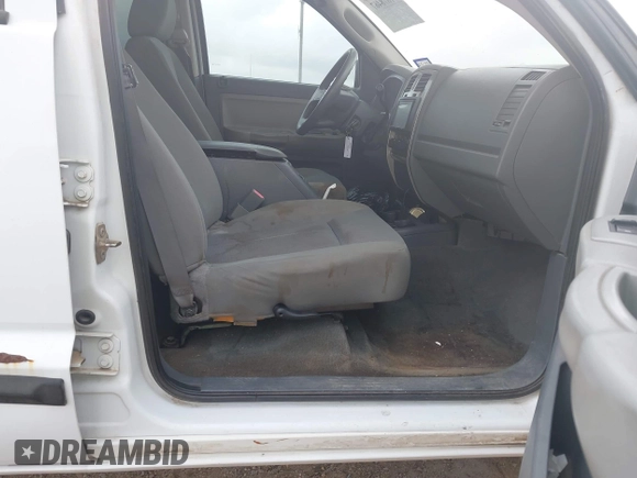 2006 Dodge Dakota SLT with VIN 1D7HE48K56S532946, listed as a IAAI auction lot 41878467 with 106,218 mi miles. Bid and sale history available at carsss.com. Image 5.