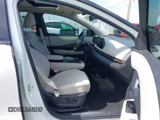 2023 Nissan ARIYA Evolve+ z VIN JN1DF0BB5PM709737, wystawiony jako IAAI lot #42287939 z przebiegiem 5982 mil mil oraz . Historia ofert i sprzedaży dostępna na DreamBid. Obrazek 5.