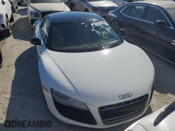 2011 Audi R8 5.2L z VIN WUAANAFG8BN000143, wystawiony jako Copart lot #74799504 z przebiegiem Nie podano mil oraz Szkoda całkowita • Salvage title. Historia ofert i sprzedaży dostępna na DreamBid. Obrazek 5.