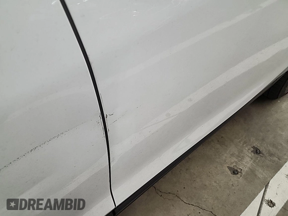2020 Chevrolet Equinox LT with VIN 2GNAXJEV8L6233511, listed as a IAAI auction lot 42185734 with 80,028 mi miles and . Bid and sale history available at DreamBid. Image 1.