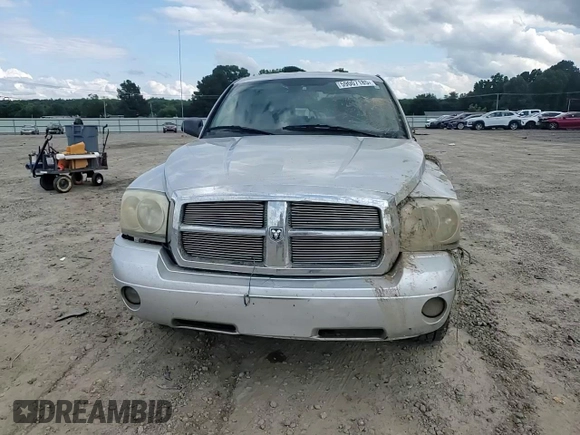 2005 Dodge Dakota SLT z VIN 1D7HW48K85S226691, wystawiony jako Copart lot #59007185 z przebiegiem Nie podano mil oraz Czysty tytuł • Clean title. Historia ofert i sprzedaży dostępna na DreamBid. Obrazek 13.