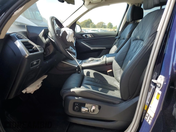 2023 BMW X7 xDrive40i z VIN 5UX23EM08P9N44631, wystawiony jako Copart lot #52541955 z przebiegiem 43 987 mil mil oraz Szkoda całkowita • Salvage title. Historia ofert i sprzedaży dostępna na DreamBid. Obrazek 7.