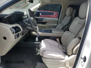 2019 Lincoln Navigator Reserve z VIN 5LMJJ2LT9KEL19544, wystawiony jako Copart lot #52240315 z przebiegiem 74 144 mil mil oraz Szkody całkowita. Historia ofert i sprzedaży dostępna na DreamBid. Obrazek 7.