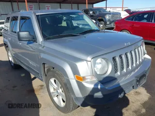 2017 Jeep Patriot Sport with VIN 1C4NJPBB8HD132437, listed as a IAAI auction lot 41429955 with 141,243 mi miles. Bid and sale history available at carsss.com. Image 1.