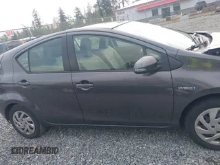2015 Toyota Prius One z VIN JTDKDTB32F1575905, wystawiony jako IAAI lot #42152447 z przebiegiem 141 061 mil mil oraz . Historia ofert i sprzedaży dostępna na DreamBid. Obrazek 13.