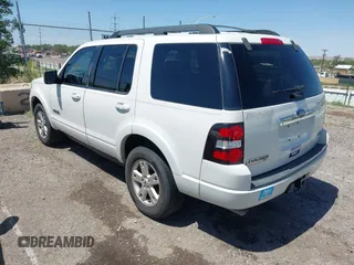 2008 Ford Explorer XLT z VIN 1FMEU73E68UA87462, wystawiony jako IAAI lot #42695400 z przebiegiem 295 164 mil mil oraz . Historia ofert i sprzedaży dostępna na DreamBid. Obrazek 3.