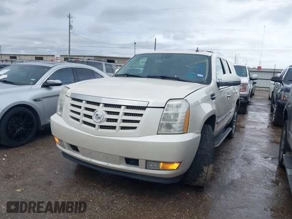 2008 Cadillac Escalade with VIN 1GYEC63878R219699, listed as a IAAI auction lot 41474186 with 214,080 mi miles. Bid and sale history available at carsss.com. Image 2.