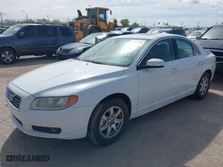 2008 Volvo S80 3.2L with VIN YV1AS982481081450, listed as a IAAI auction lot 41913465 with 253,666 mi miles. Bid and sale history available at carsss.com. Image 2.