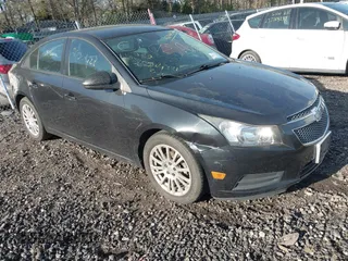 2014 Chevrolet Cruze LS with VIN 1G1PA5SG8E7225101, listed as a IAAI auction lot 42141972 with Not Provided miles and . Bid and sale history available at carsss.com. Image 1.