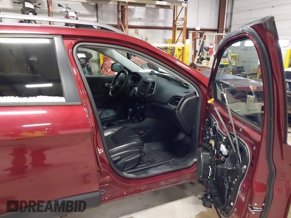 2020 Jeep Cherokee Trailhawk с VIN 1C4PJMBX2LD613814, выставлен на аукционе IAAI как лот 41253162 с пробегом 55 002 миль миль и . История ставок и продаж доступна на DreamBid. Изображение 5.