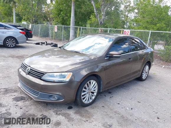 2012 Volkswagen Jetta Sedan SEL w/Sunroof with VIN 3VWLX7AJ9CM409833, listed as a IAAI auction lot 42008181 with 185,803 mi miles. Bid and sale history available at carsss.com. Image 2.