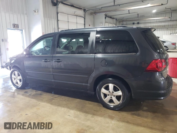 2011 Volkswagen Routan SE with VIN 2V4RW3DG2BR738704, listed as a Copart auction lot 58767625 with 116,886 mi miles and Salvage title. Bid and sale history available at DreamBid. Image 2.