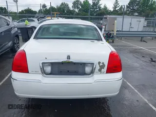 2007 Lincoln Town Car Signature z VIN 1LNHM81W77Y607433, wystawiony jako IAAI lot #42344423 z przebiegiem 190 760 mil mil oraz . Historia ofert i sprzedaży dostępna na DreamBid. Obrazek 16.