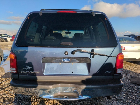 2000 Ford Explorer XLT with VIN 1FMZU83P4YUA57305, listed as a Copart auction lot 45678075 with 237,249 mi miles and Salvage title. Bid and sale history available at DreamBid. Image 6.