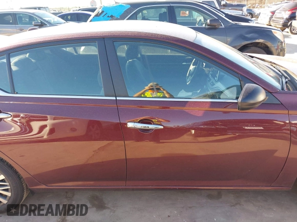 2025 Nissan Altima SV z VIN 1N4BL4DV1SN390275, wystawiony jako IAAI lot #42223725 z przebiegiem 1 640 mil mil oraz . Historia ofert i sprzedaży dostępna na DreamBid. Obrazek 13.