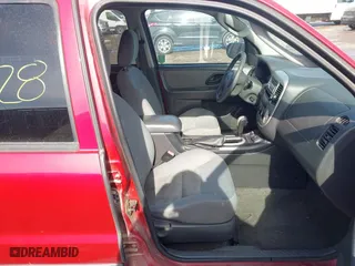 2007 Ford Escape Hybrid with VIN 1FMCU59H17KB95964, listed as a IAAI auction lot 41651728 with 198,371 mi miles. Bid and sale history available at carsss.com. Image 5.