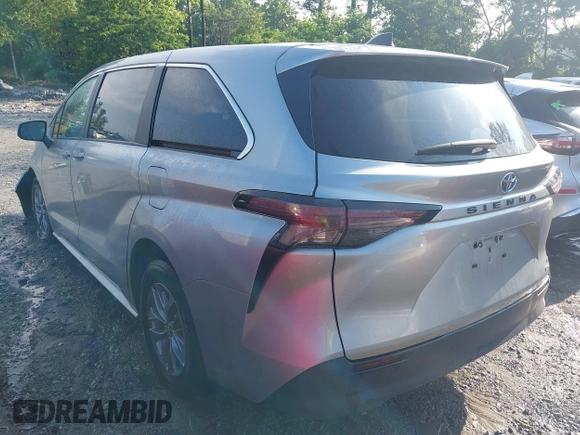 2024 Toyota Sienna LE z VIN 5TDKRKEC0RS203462, wystawiony jako IAAI lot #42240548 z przebiegiem 28 038 mil mil oraz . Historia ofert i sprzedaży dostępna na DreamBid. Obrazek 3.
