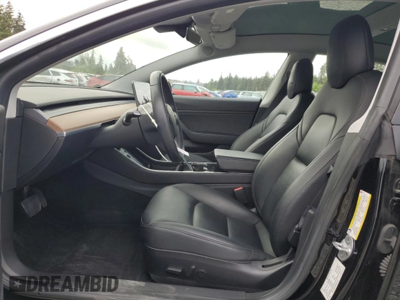 2019 Tesla Model 3 Mid Range z VIN 5YJ3E1EA2KF361787, wystawiony jako Copart lot #56059465 z przebiegiem 50 186 mil mil oraz Szkody całkowita. Historia ofert i sprzedaży dostępna na DreamBid. Obrazek 7.