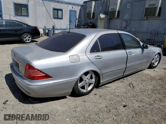 2004 Mercedes-Benz S 500 z VIN WDBNG75J74A419831, wystawiony jako Copart lot #56984295 z przebiegiem Nie podano mil oraz Czysty tytuł • Clean title. Historia ofert i sprzedaży dostępna na DreamBid. Obrazek 3.