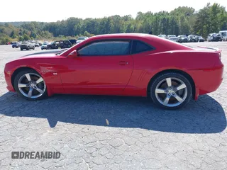 2010 Chevrolet Camaro 2SS z VIN 2G1FK1EJ0A9184965, wystawiony jako IAAI lot #37813703 z przebiegiem 134 124 mil mil oraz . Historia ofert i sprzedaży dostępna na DreamBid. Obrazek 14.