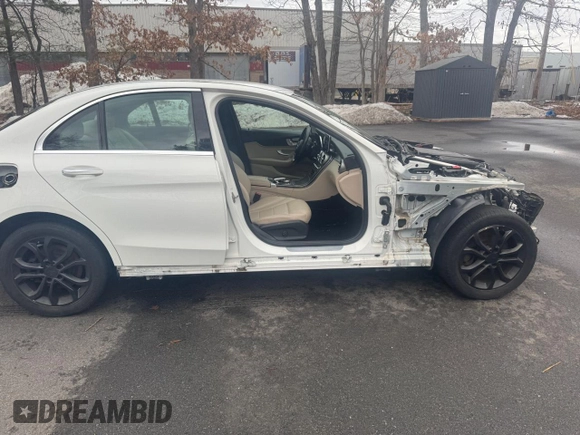 2015 Mercedes-Benz C 300 Luxury с VIN 55SWF4KB0FU063185, выставлен на аукционе Copart как лот 67022065 с пробегом Не указан миль и Чистый • Clean title. История ставок и продаж доступна на DreamBid. Изображение 9.