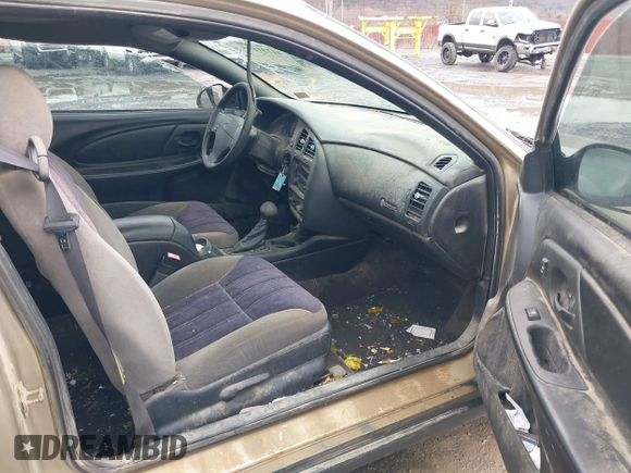 2005 Chevrolet Monte Carlo LS with VIN 2G1WW12E559244272, listed as a IAAI auction lot 41731695 with 144,831 mi miles. Bid and sale history available at carsss.com. Image 5.