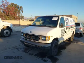 1999 Ford E-Series Commercial z VIN 1FTPE2423XHA54251, wystawiony jako IAAI lot #41038213 z przebiegiem 229 554 mil mil oraz . Historia ofert i sprzedaży dostępna na DreamBid. Obrazek 2.