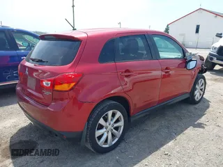 2015 Mitsubishi Outlander ES z VIN 4A4AR3AU0FE007080, wystawiony jako IAAI lot #42053568 z przebiegiem 127 756 mil mil oraz . Historia ofert i sprzedaży dostępna na DreamBid. Obrazek 4.