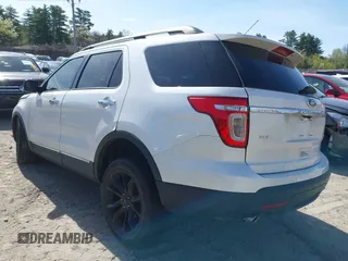2015 Ford Explorer XLT with VIN 1FM5K8D89FGA00654, listed as a IAAI auction lot 42132102 with 135,463 mi miles and . Bid and sale history available at carsss.com. Image 3.