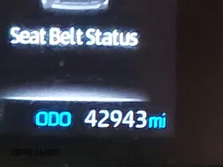2020 Toyota Highlander L z VIN 5TDCZRBH7LS023951, wystawiony jako IAAI lot #41558271 z przebiegiem 42 943 mil mil oraz . Historia ofert i sprzedaży dostępna na DreamBid. Obrazek 15.