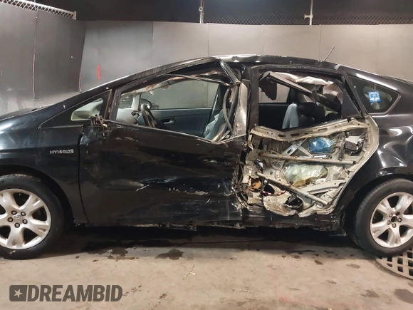 2010 Toyota Prius II with VIN JTDKN3DU4A0066061, listed as a IAAI auction lot 41433143 with 405,346 mi miles. Bid and sale history available at carsss.com. Image 13.